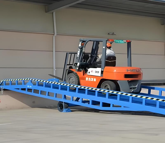 池州移动式卸货平台（叉车用）